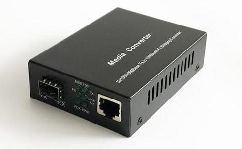 What are the features of industrial fiber media converters?